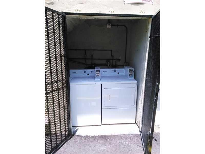 8 54 41 C GABLES DOUGLAS - Residential Lease