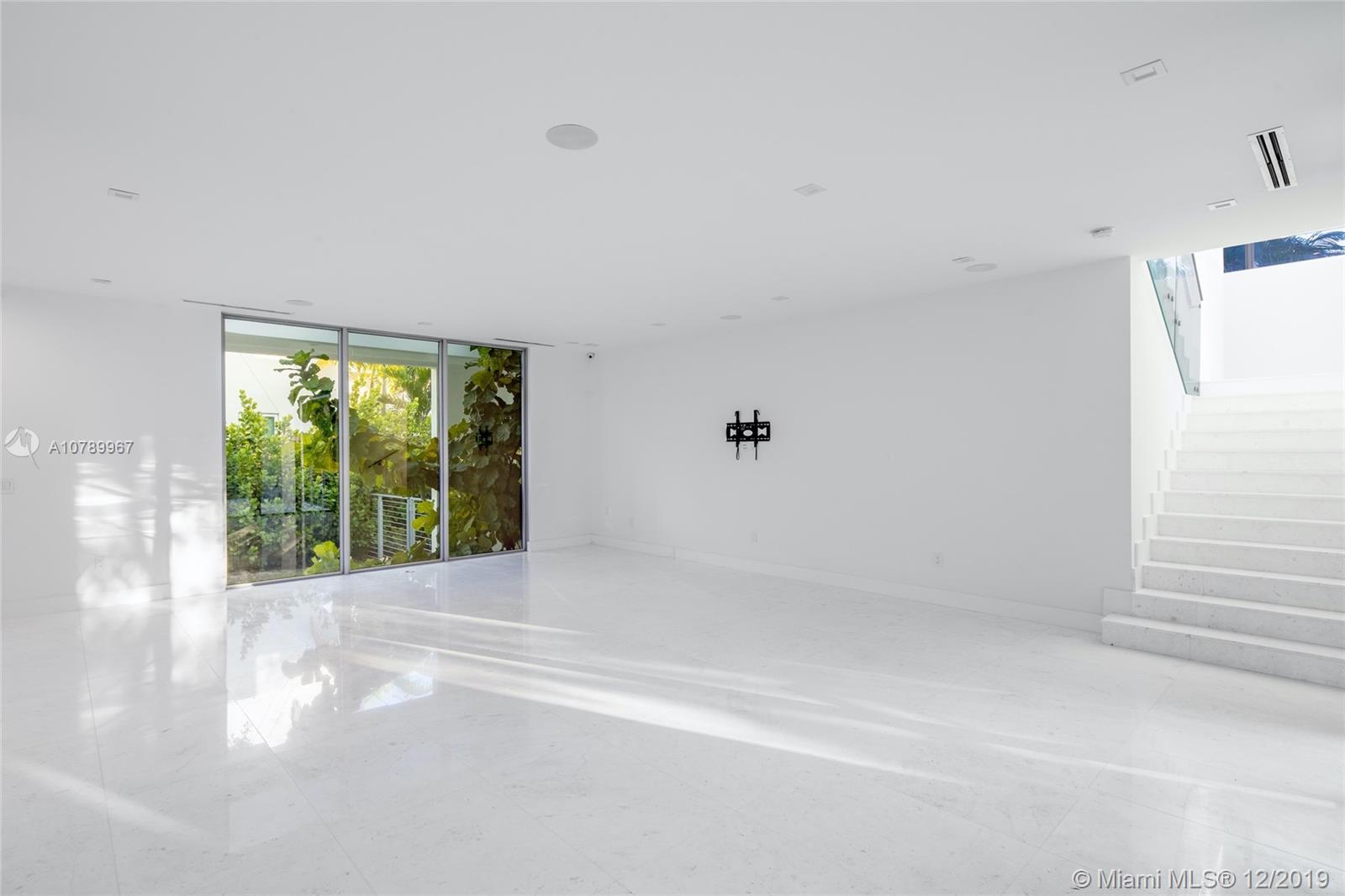 TROPICAL ISLE HOMES SUB 3 - Residential Lease