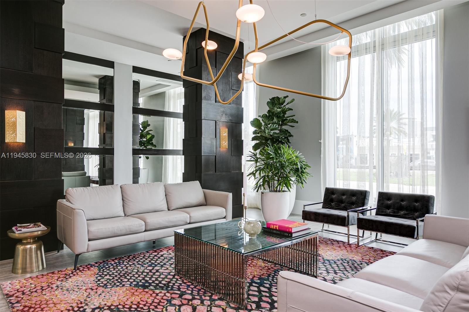 Hollywood Station - Residential