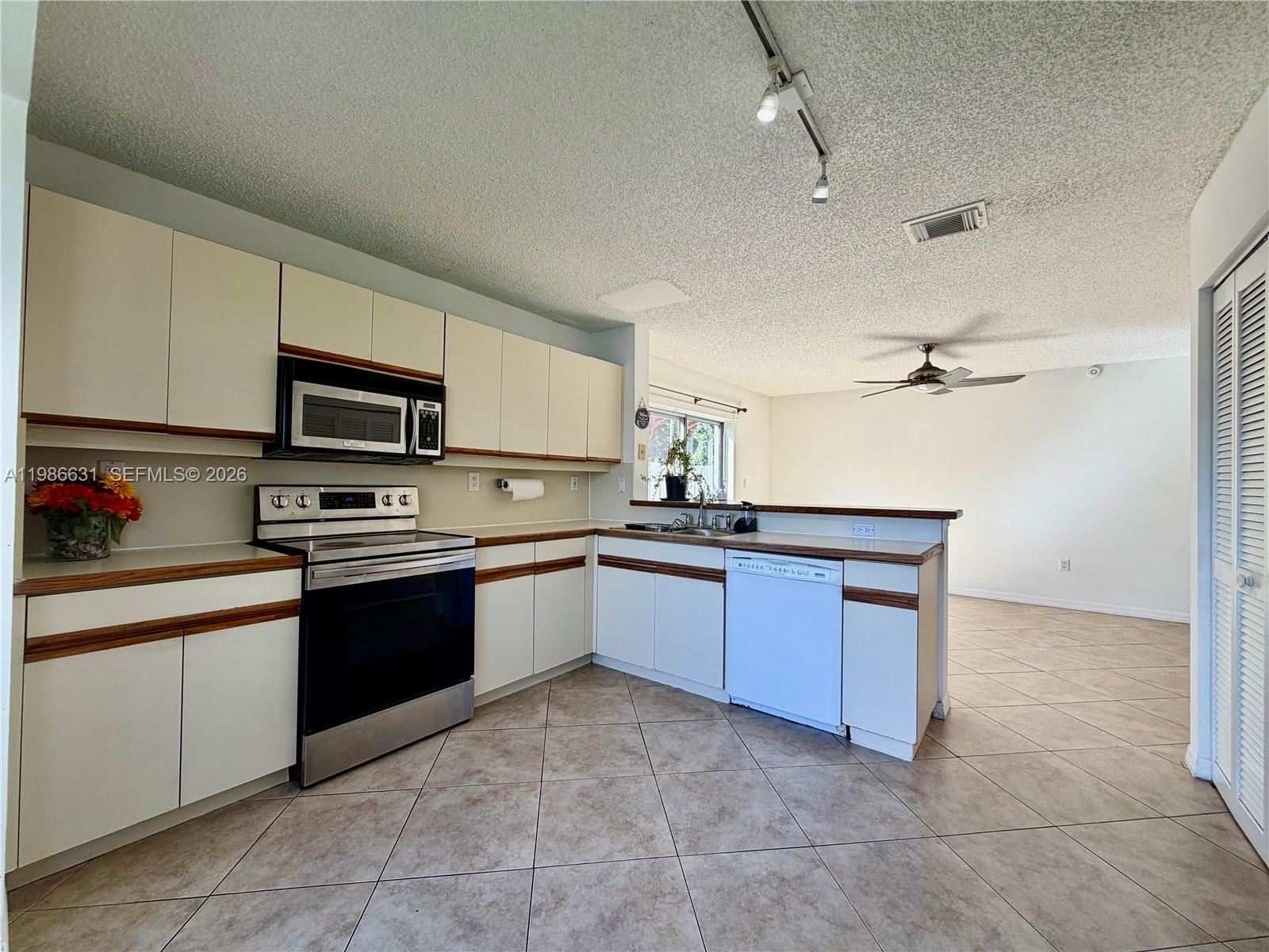 SAVANNAH PLAT 3 - Residential Lease