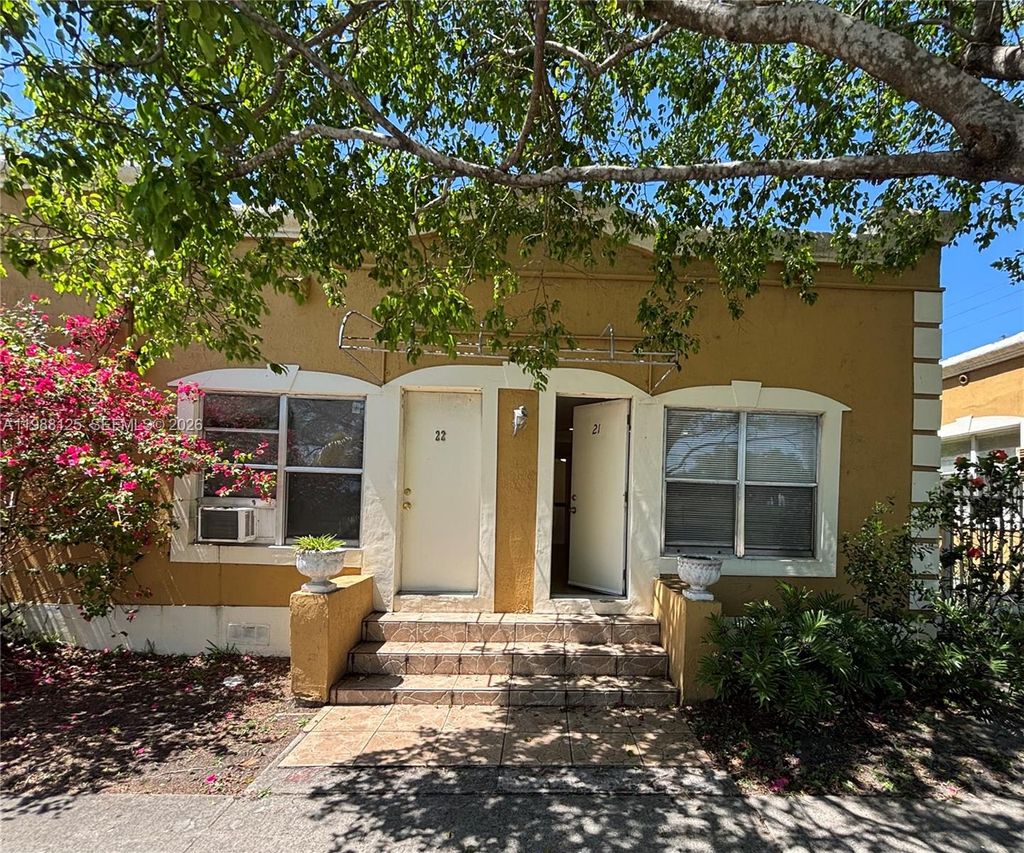 Photo of 1715 Lincoln St #21, Hollywood, FL 33020 (MLS # A11988125)