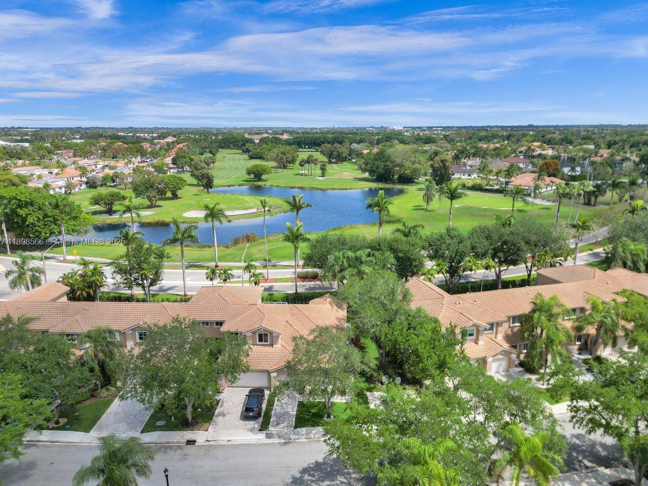 HOLLYWOOD LAKES COUNTRY C - Residential