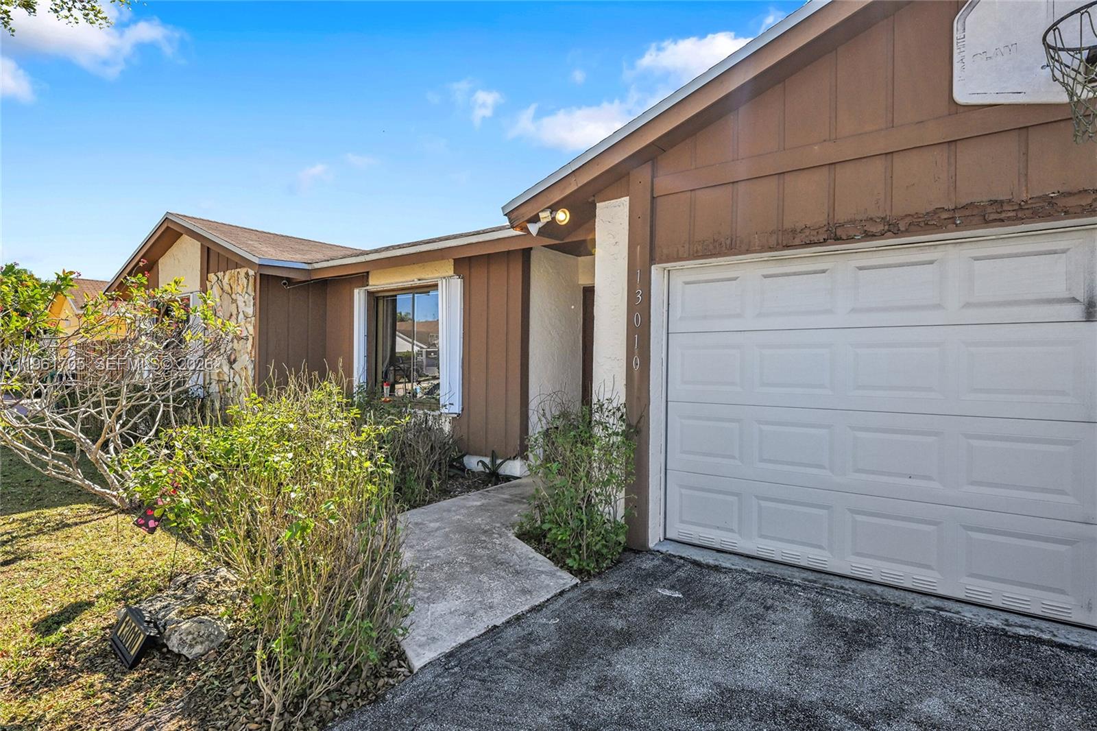 SHORES LINDGREN - Residential