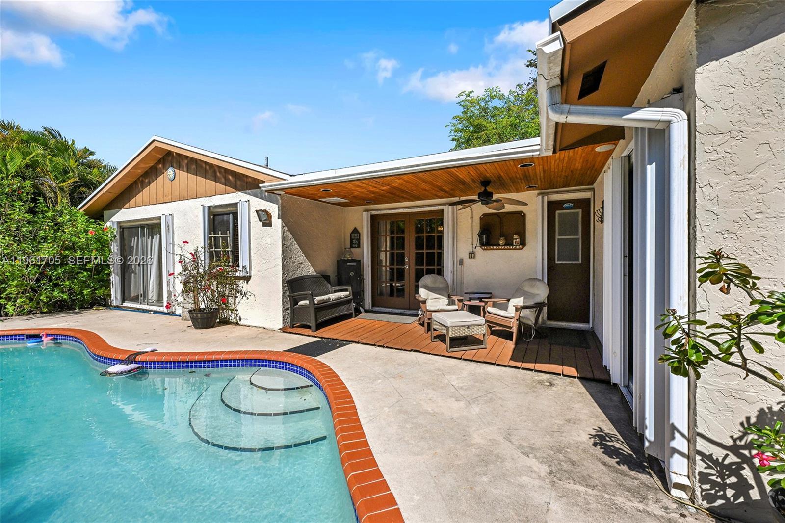 SHORES LINDGREN - Residential