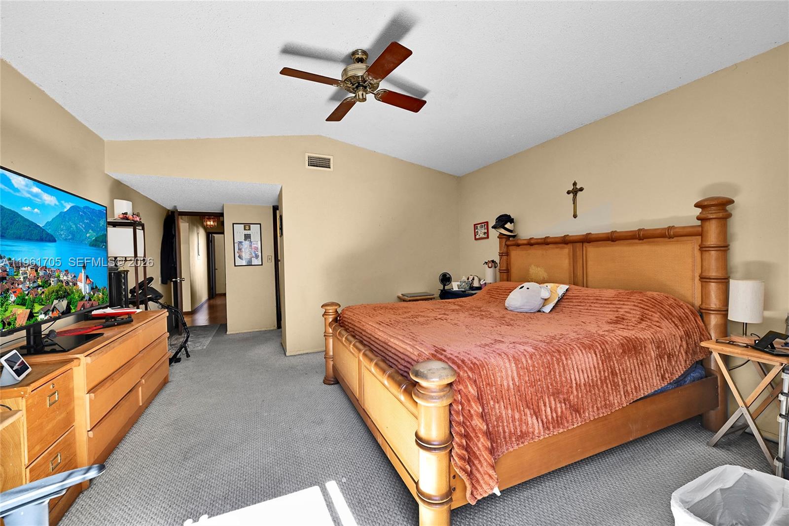 SHORES LINDGREN - Residential