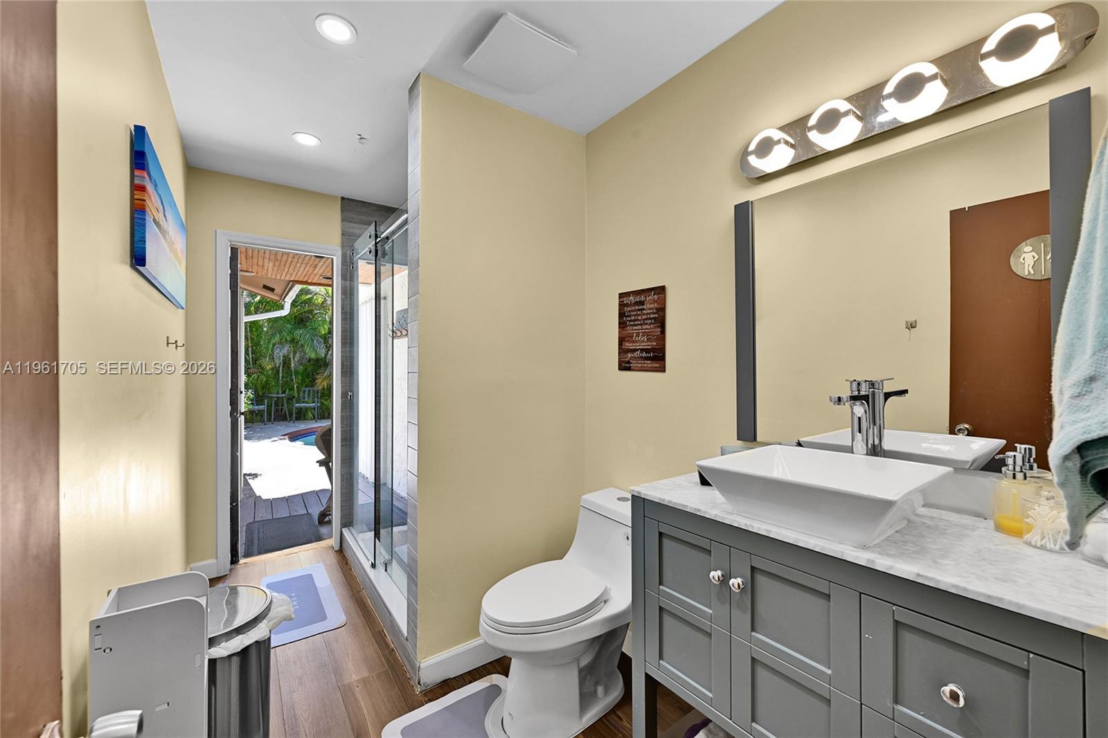 SHORES LINDGREN - Residential