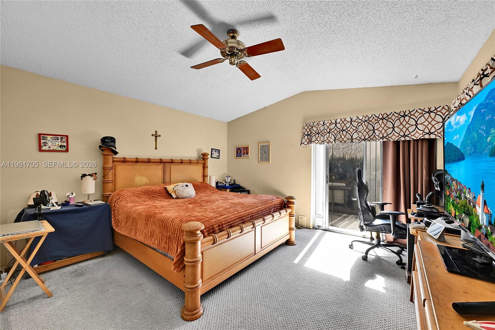 SHORES LINDGREN - Residential