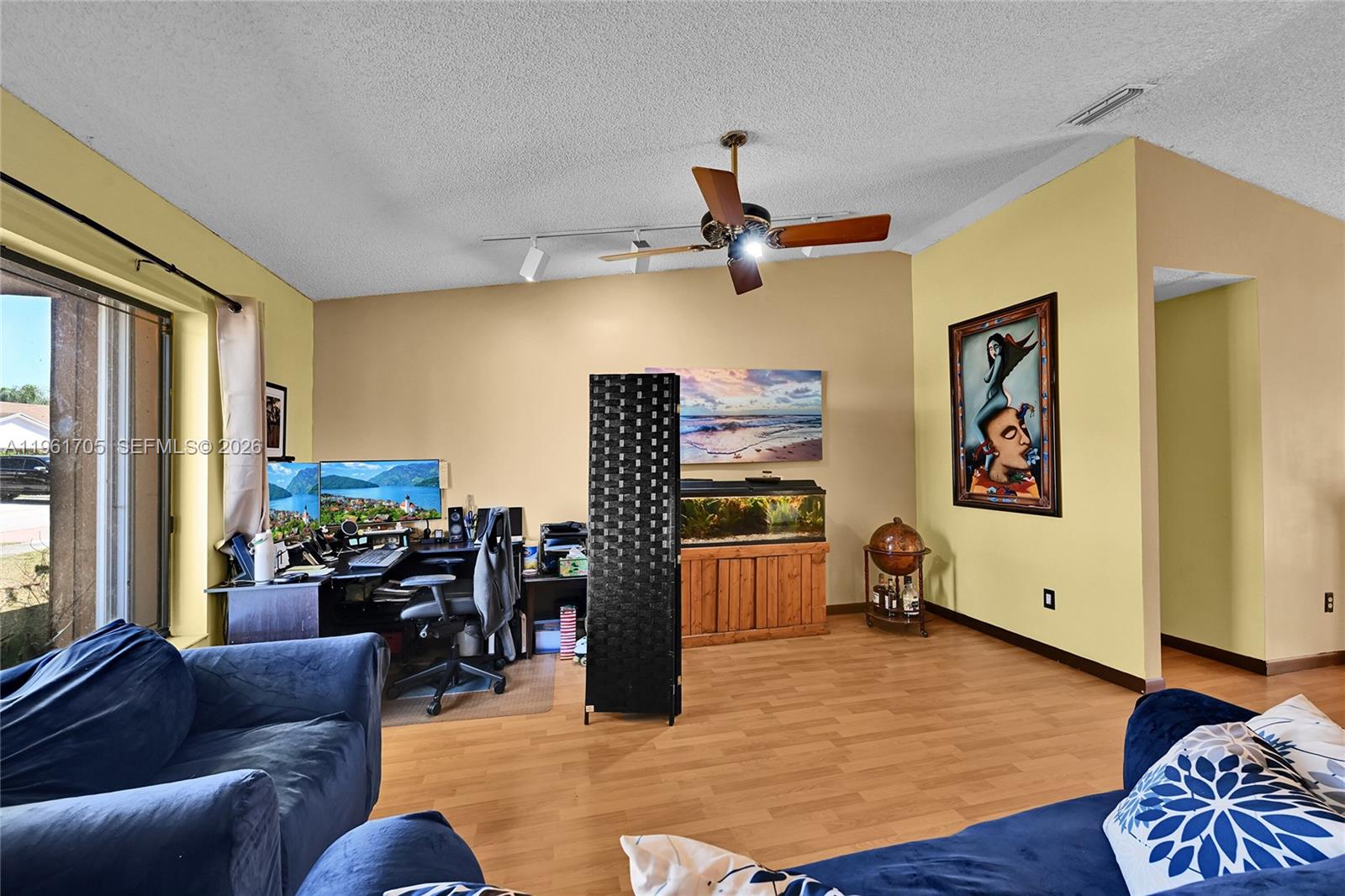 SHORES LINDGREN - Residential