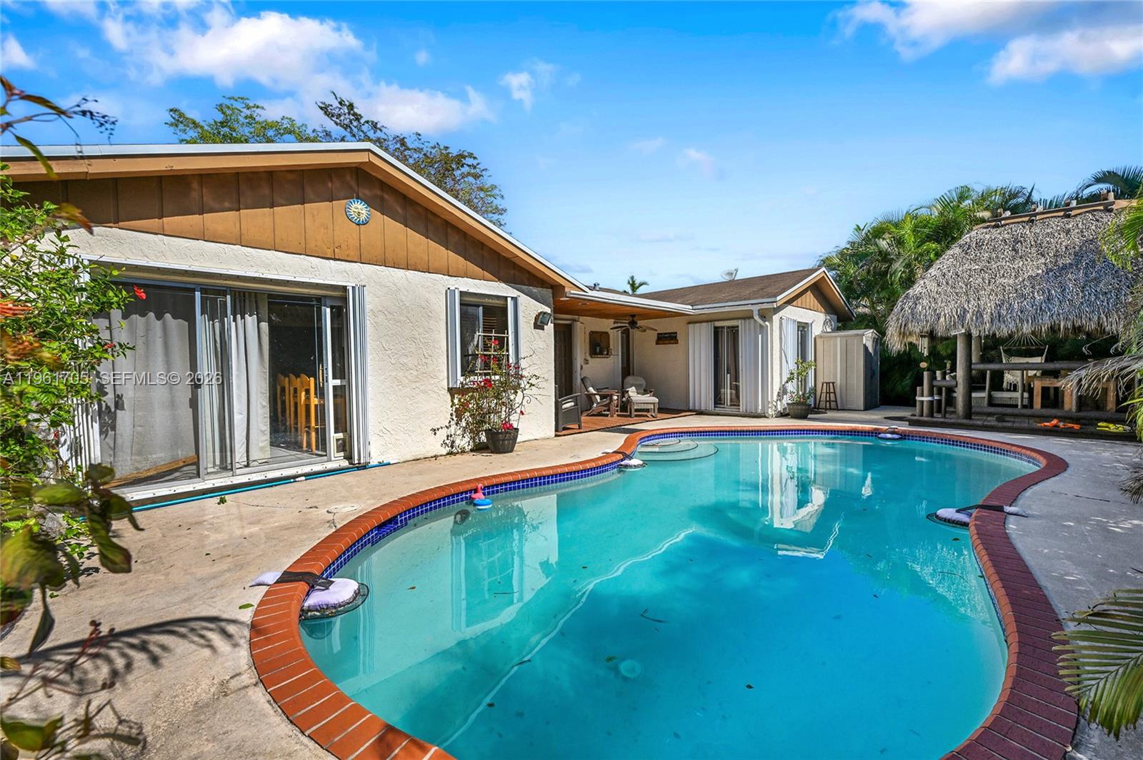 SHORES LINDGREN - Residential