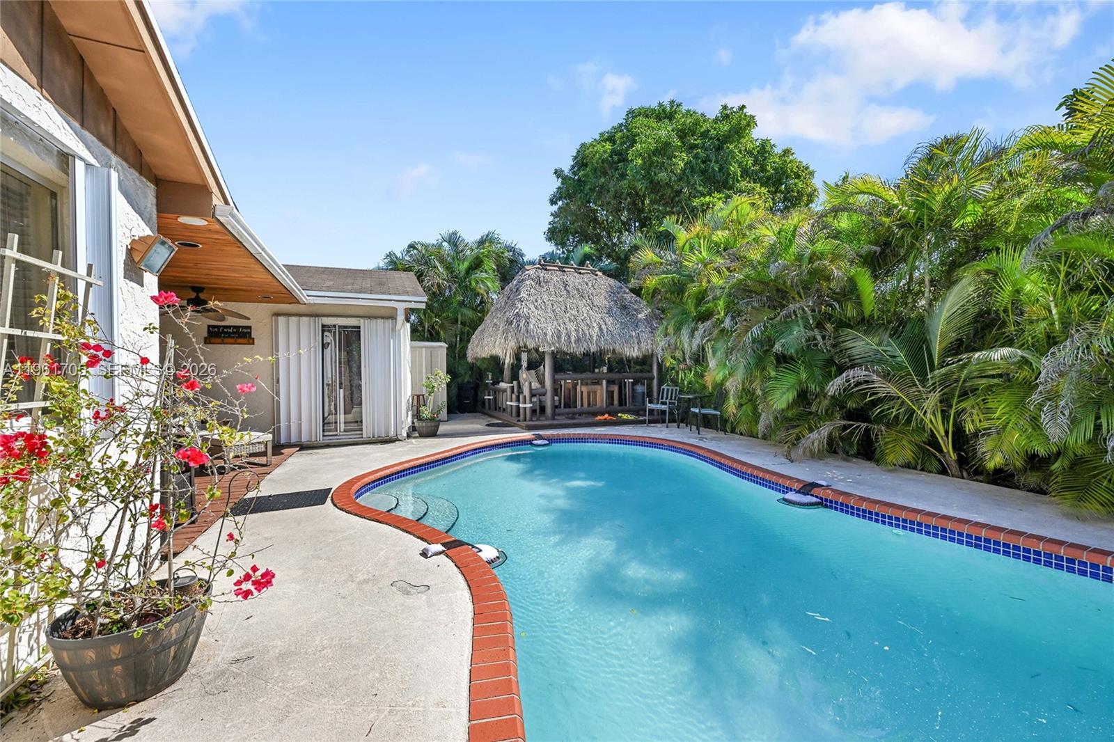 SHORES LINDGREN - Residential