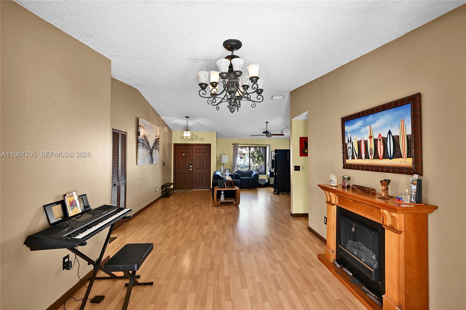 SHORES LINDGREN - Residential