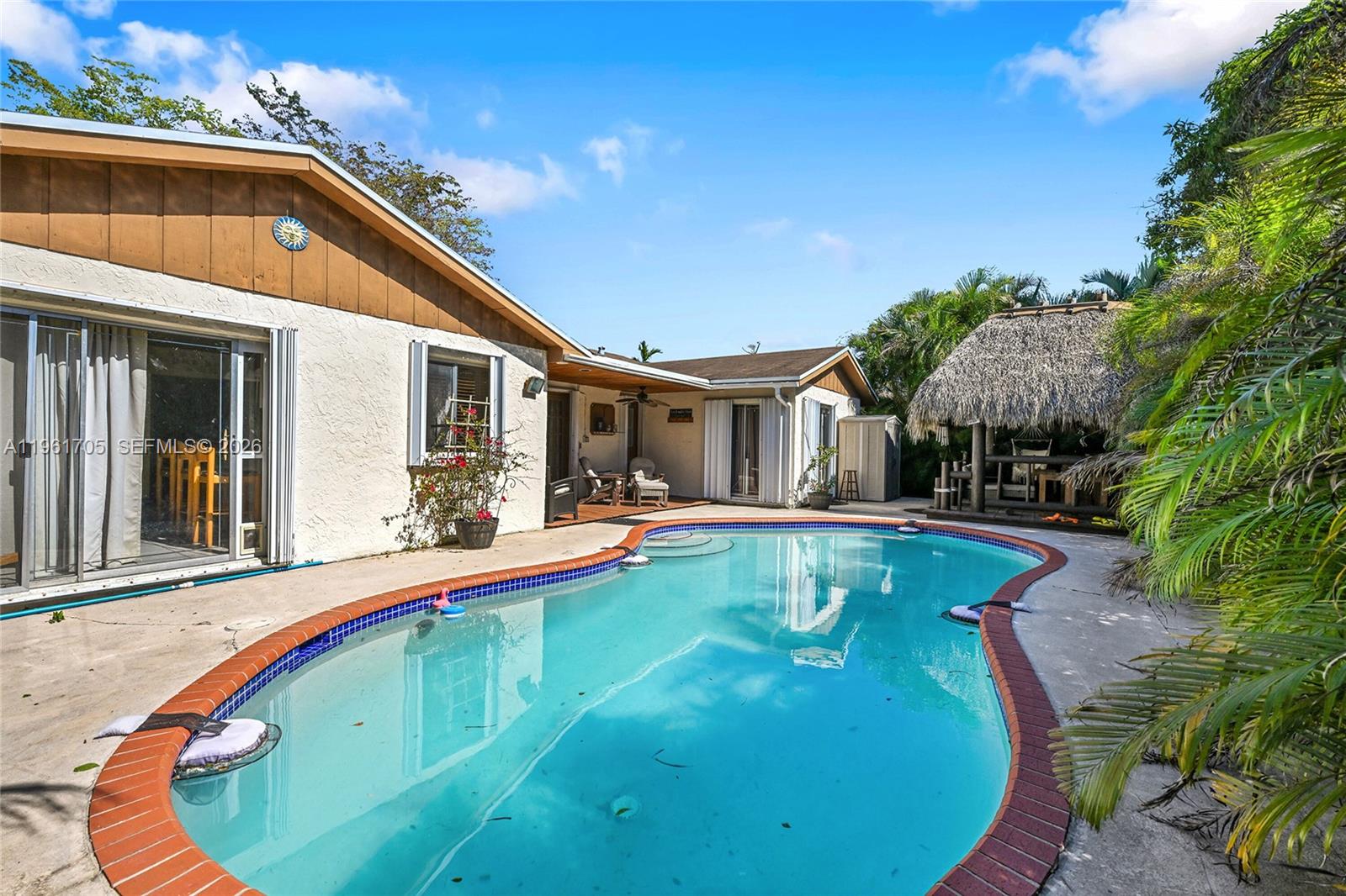 SHORES LINDGREN - Residential