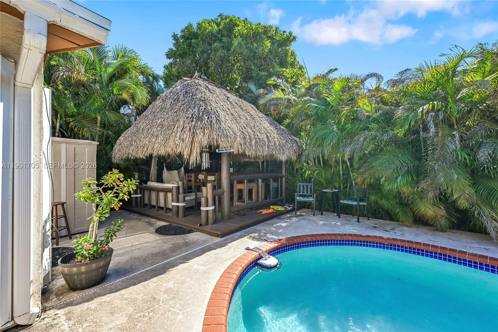 SHORES LINDGREN - Residential