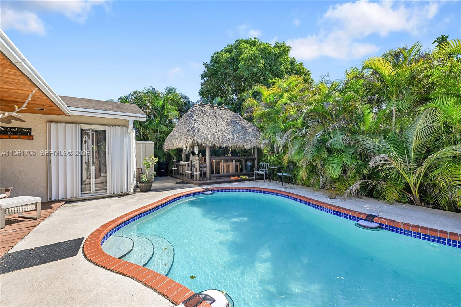 SHORES LINDGREN - Residential