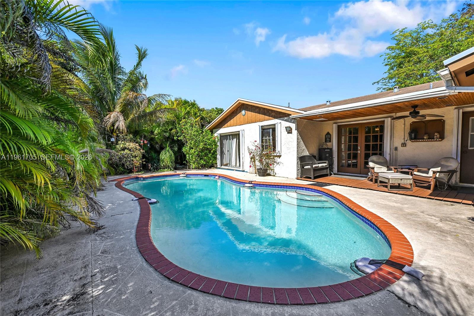 SHORES LINDGREN - Residential