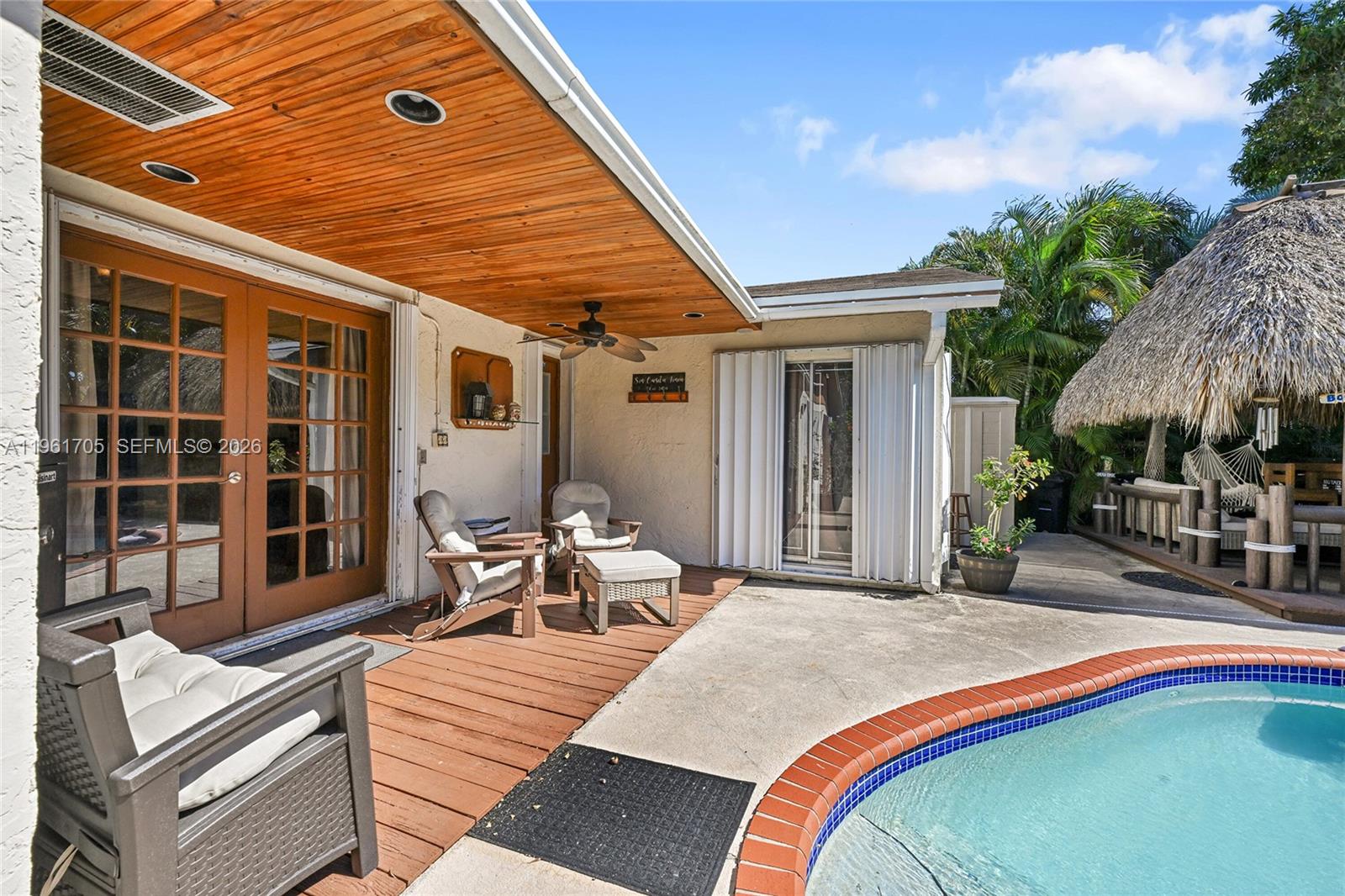 SHORES LINDGREN - Residential