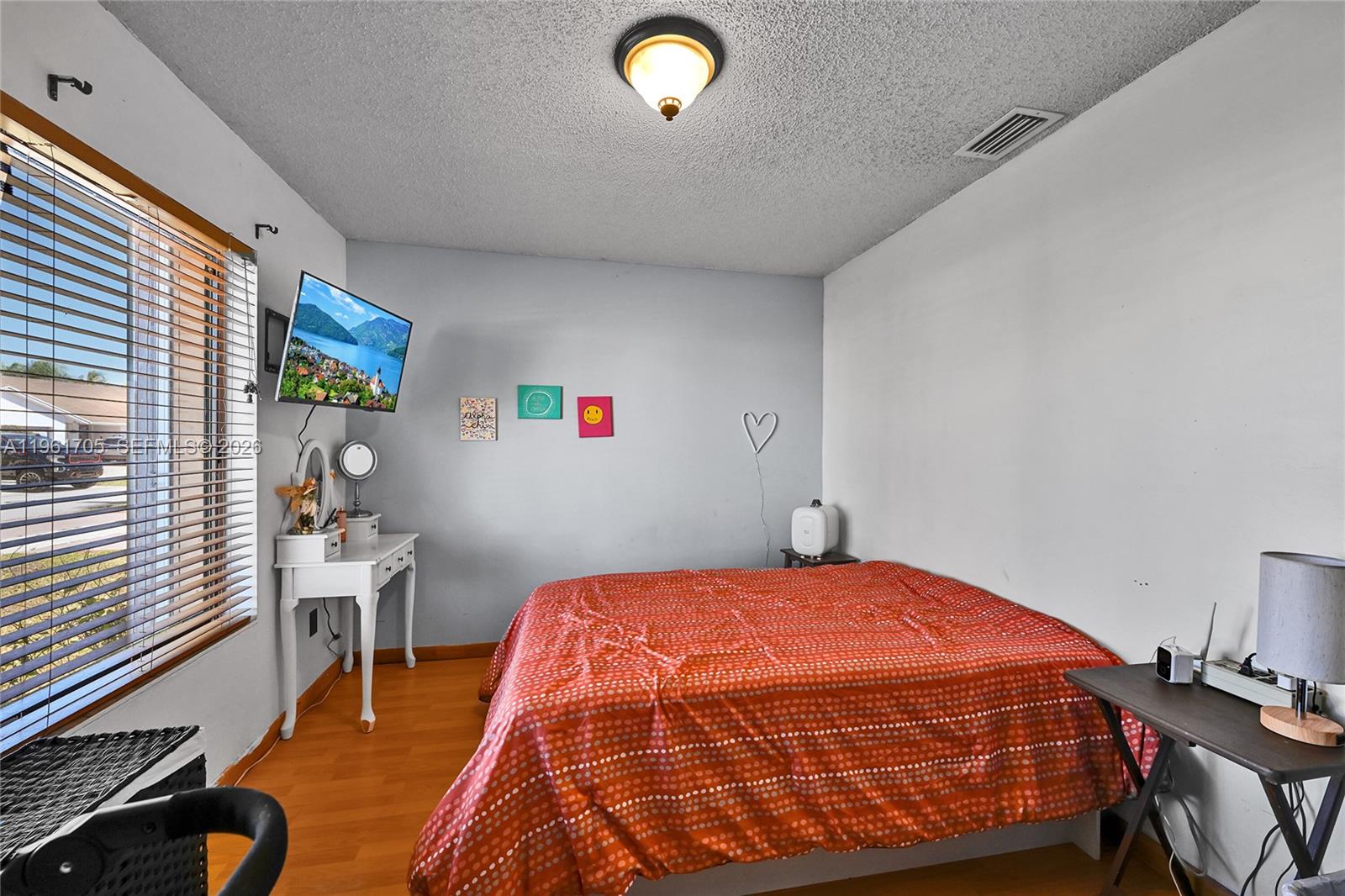 SHORES LINDGREN - Residential