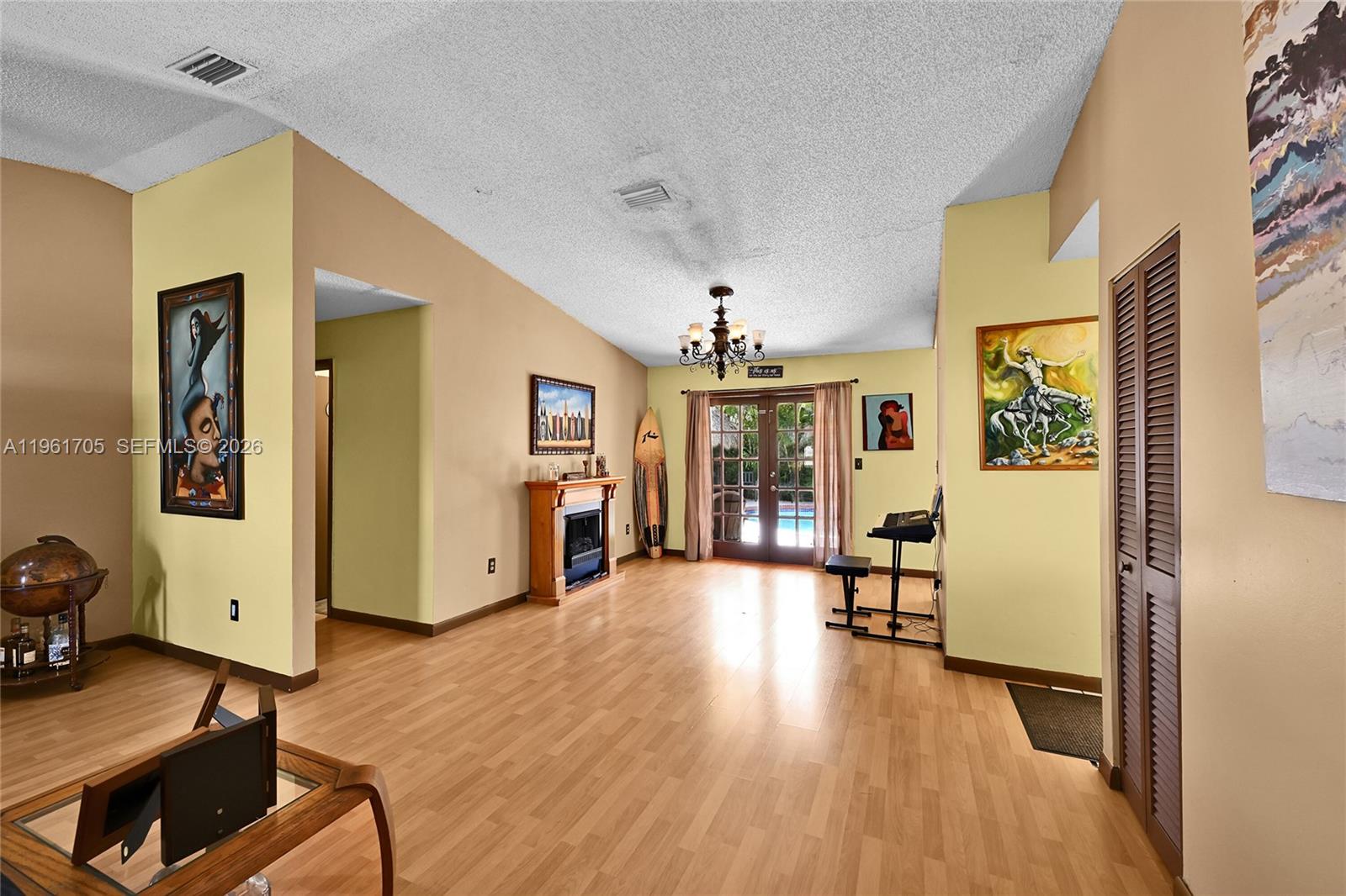 SHORES LINDGREN - Residential