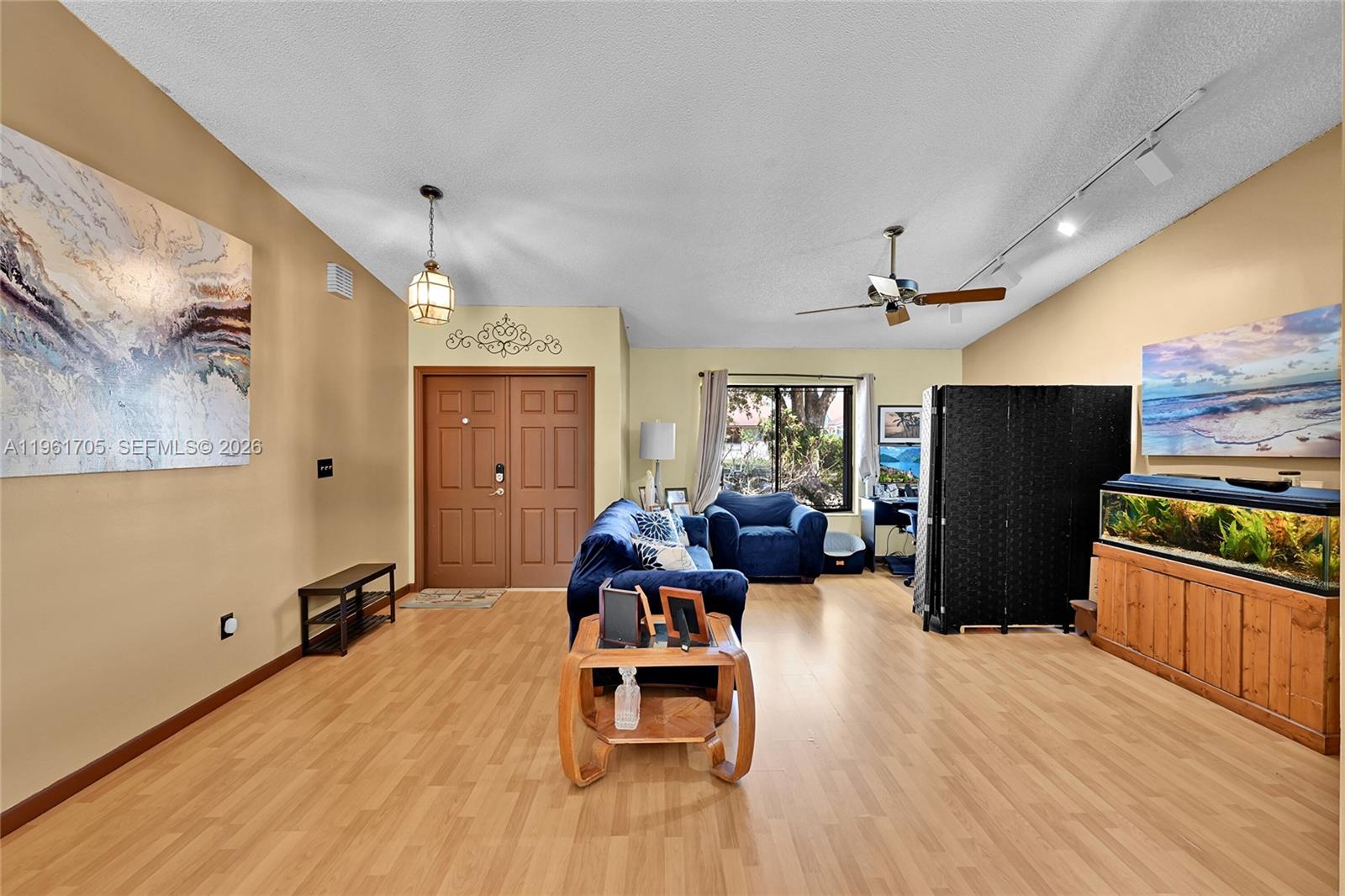 SHORES LINDGREN - Residential