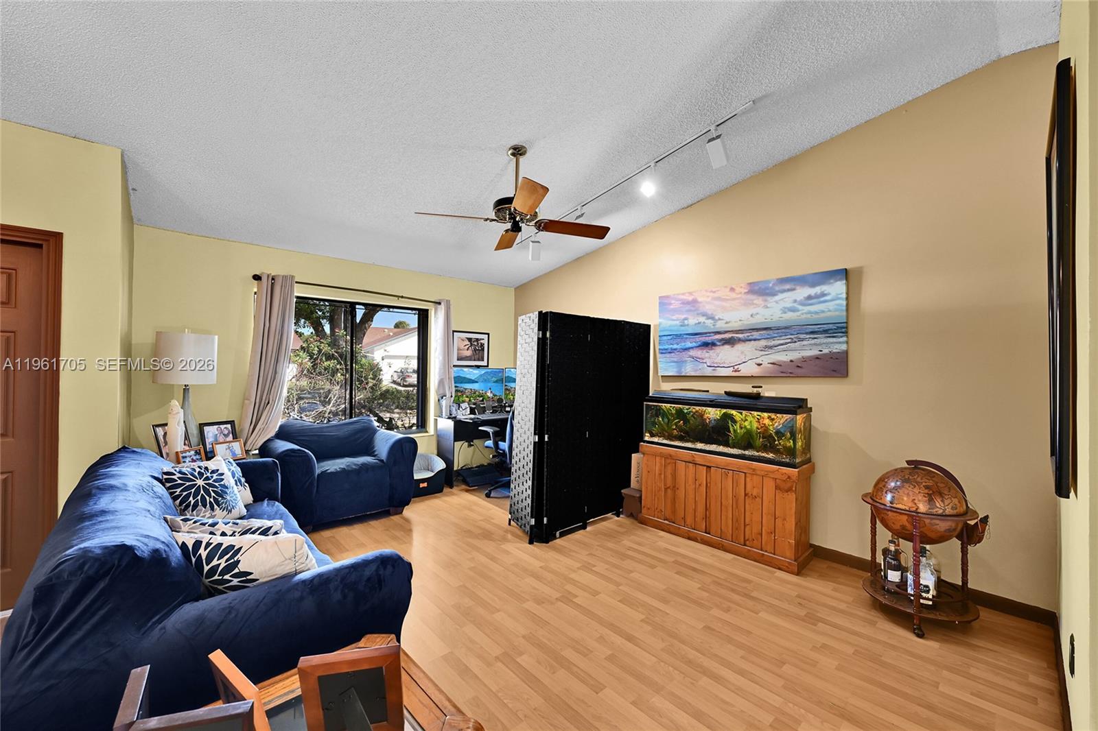 SHORES LINDGREN - Residential