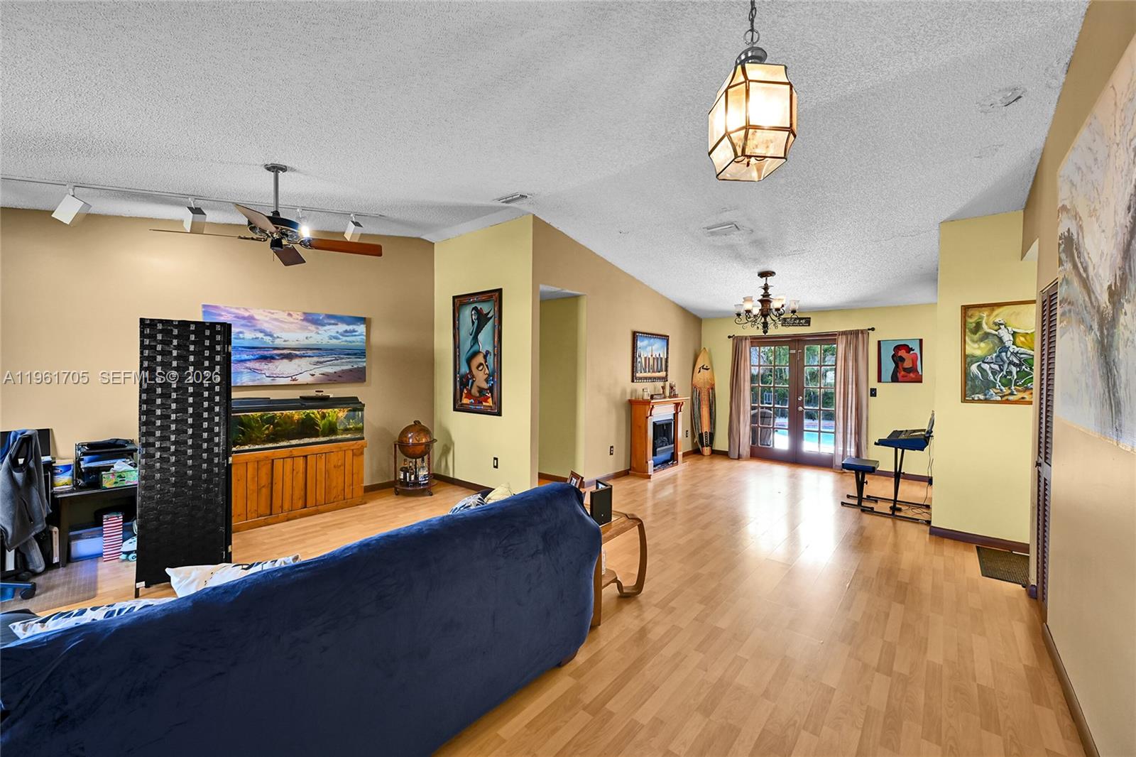 SHORES LINDGREN - Residential