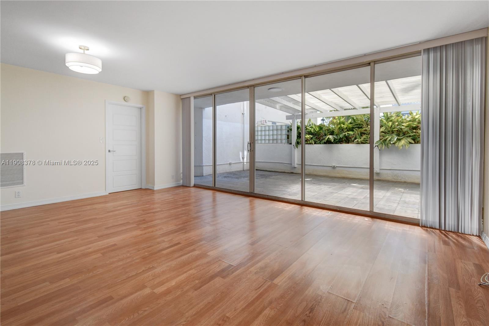 THE GRANDVIEW PALACE COND - Residential Lease