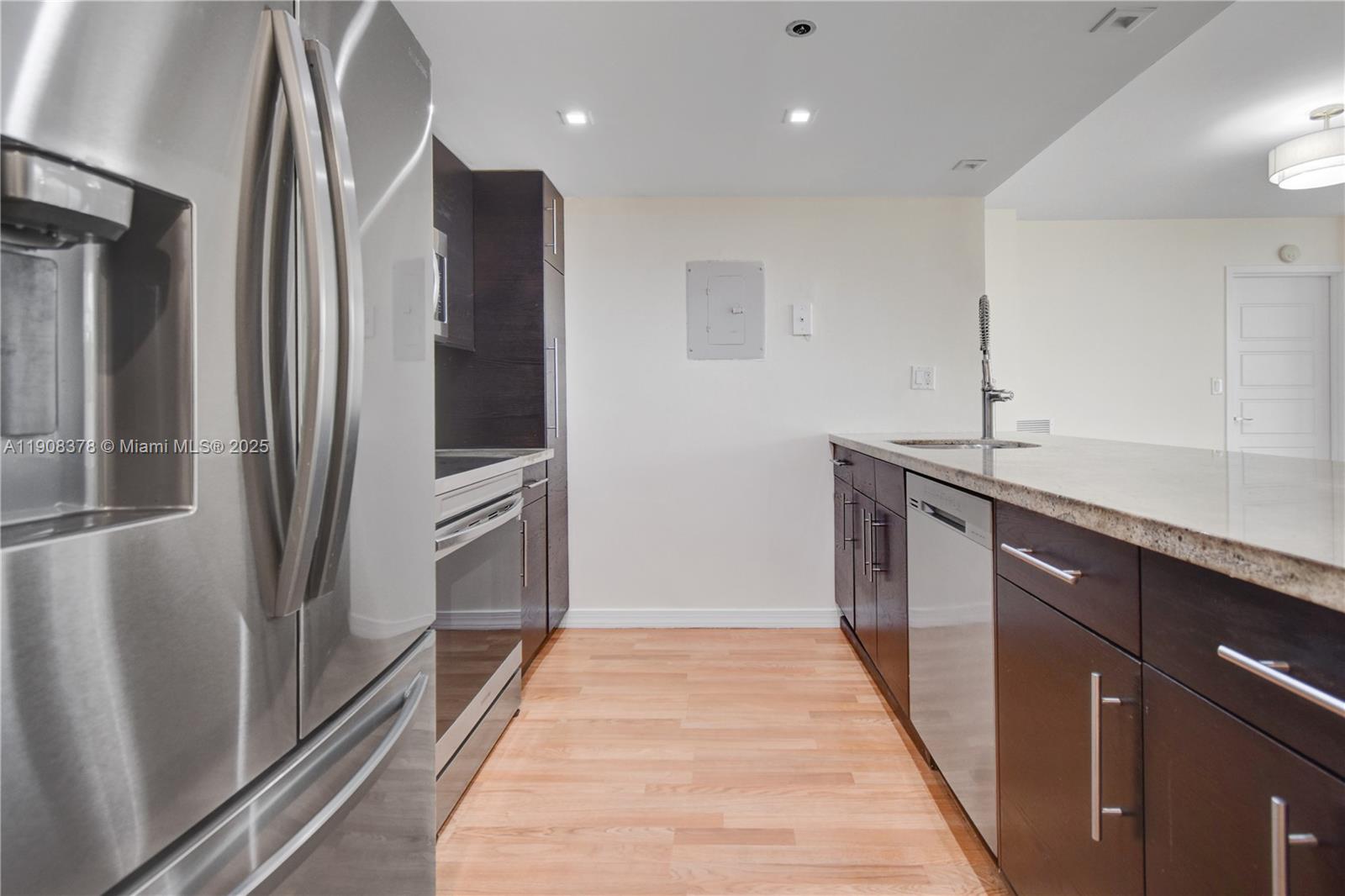 THE GRANDVIEW PALACE COND - Residential Lease