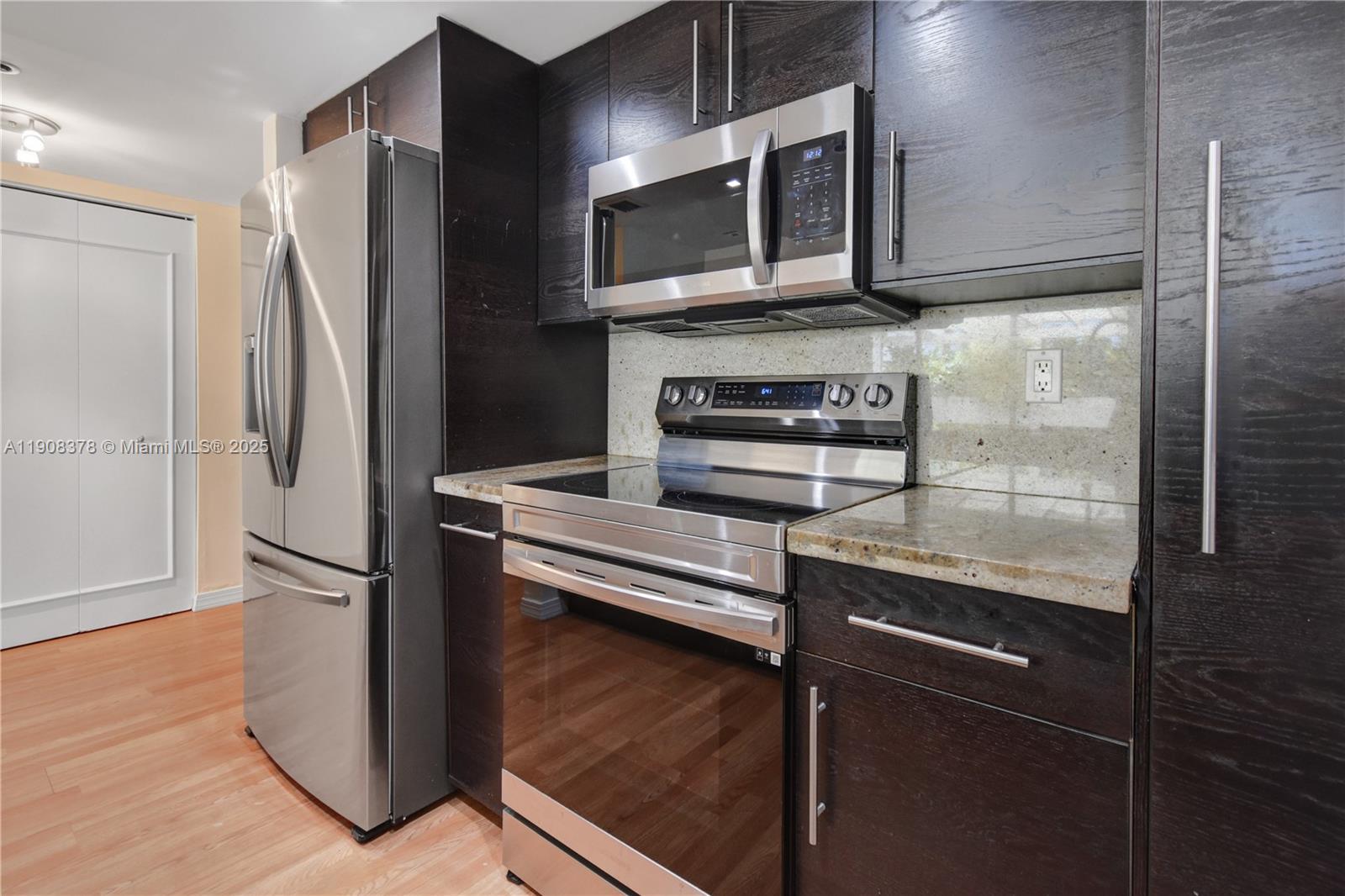 THE GRANDVIEW PALACE COND - Residential Lease