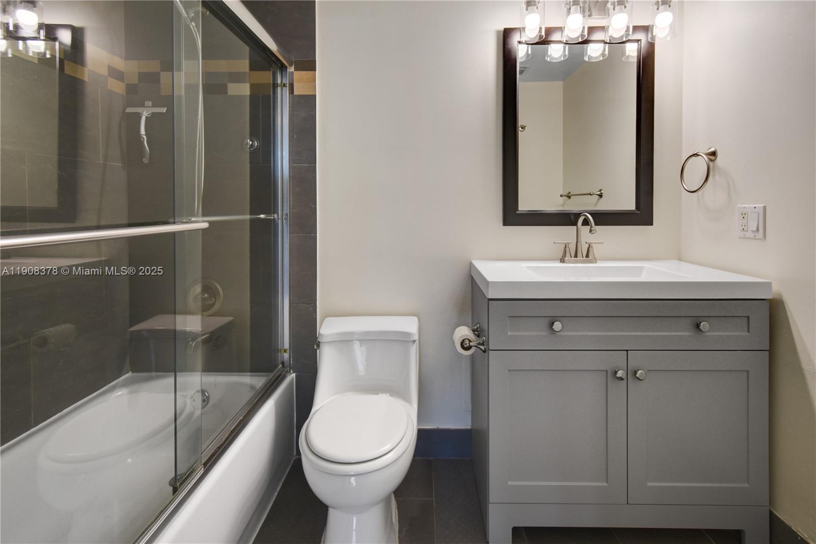 THE GRANDVIEW PALACE COND - Residential Lease