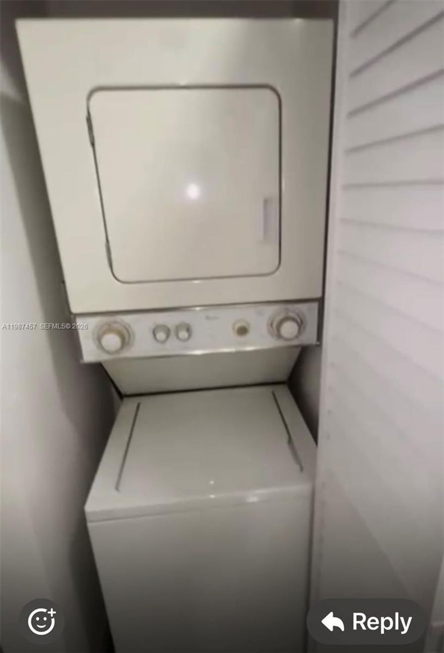 GREAT STUDIO ON MIAMI BEACH. WALKING DISTANCE TO EVERYWHERE! tile floors, washer, and dryer inside the unit, renovated bathroom and kitchen available today! Is it to show please contact listing agent.NO PARKING. 70 FEET there is a Municipal parking for residents