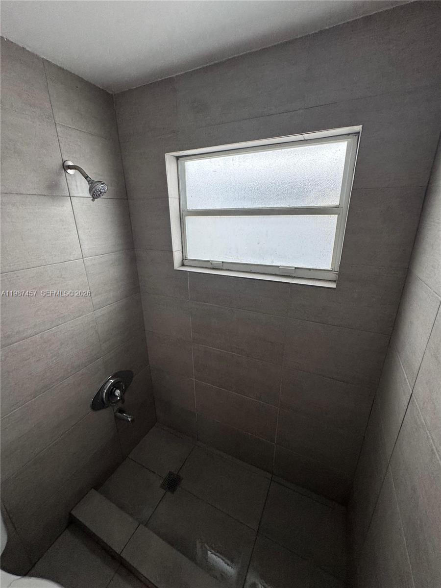 LINCOLN ROAD VILLAS EAST - Residential Lease