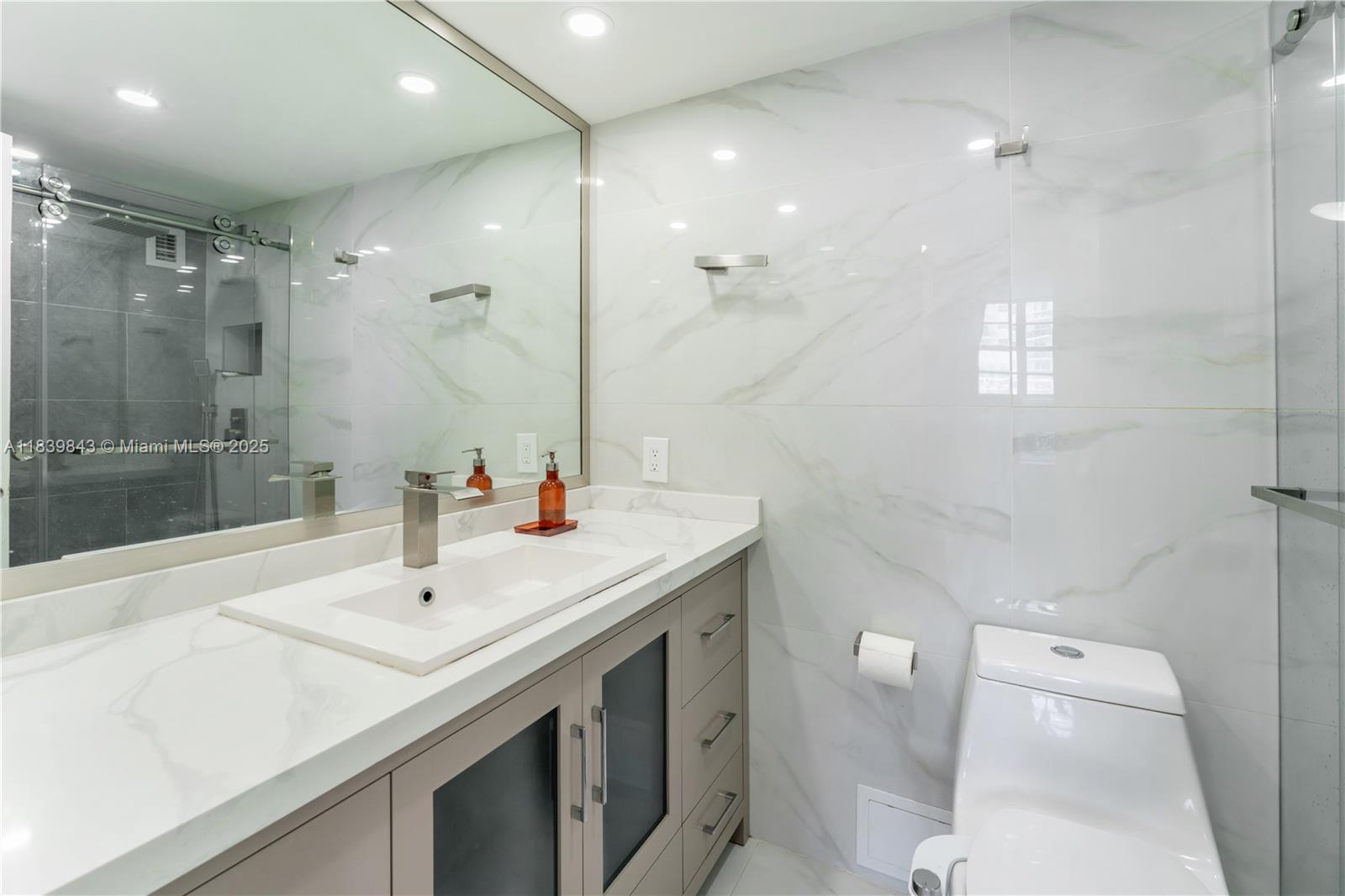 TIDES ON HOLLYWOOD BEACH - Residential