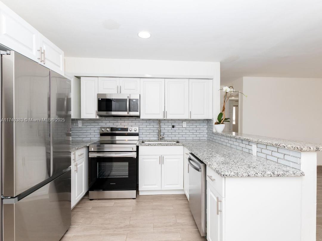 Rental Property at 1398 Sw 47th Ter, Fort Lauderdale, Broward County, Florida - Bedrooms: 2 
Bathrooms: 1  - $2,550 MO.