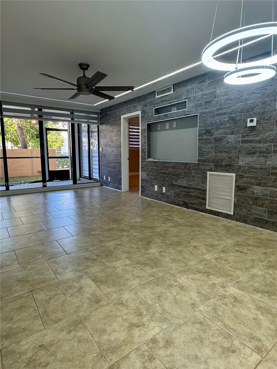 GREENGLADES CONDO III - Residential
