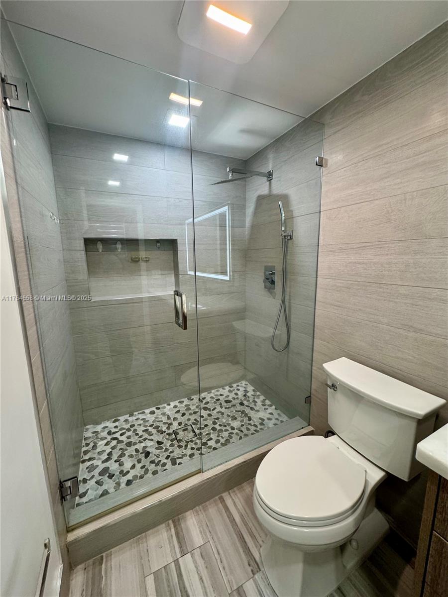 GREENGLADES CONDO III - Residential