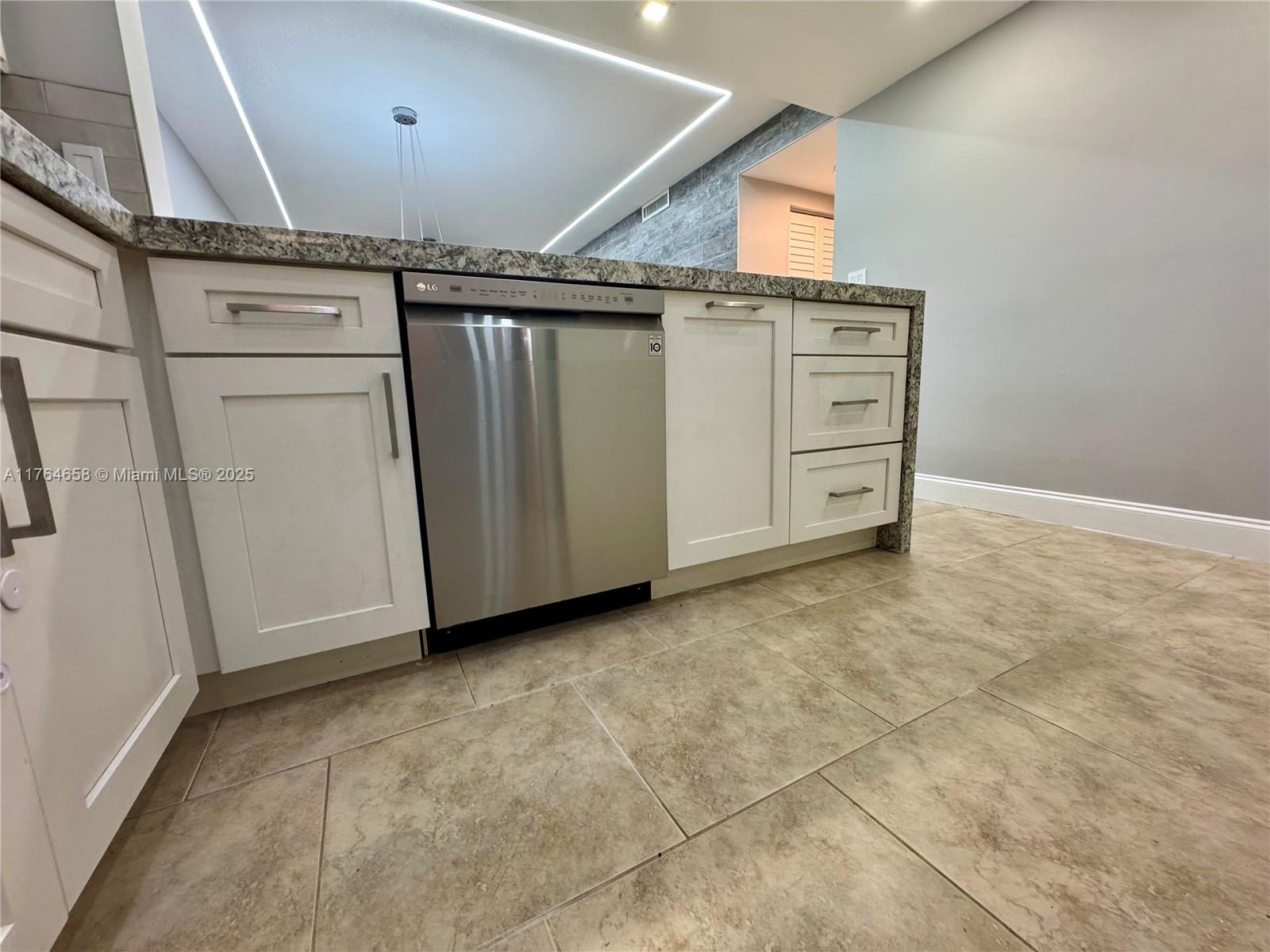 GREENGLADES CONDO III - Residential