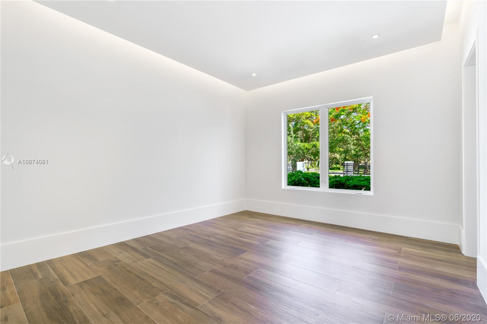 COLLINS ACRES - Residential