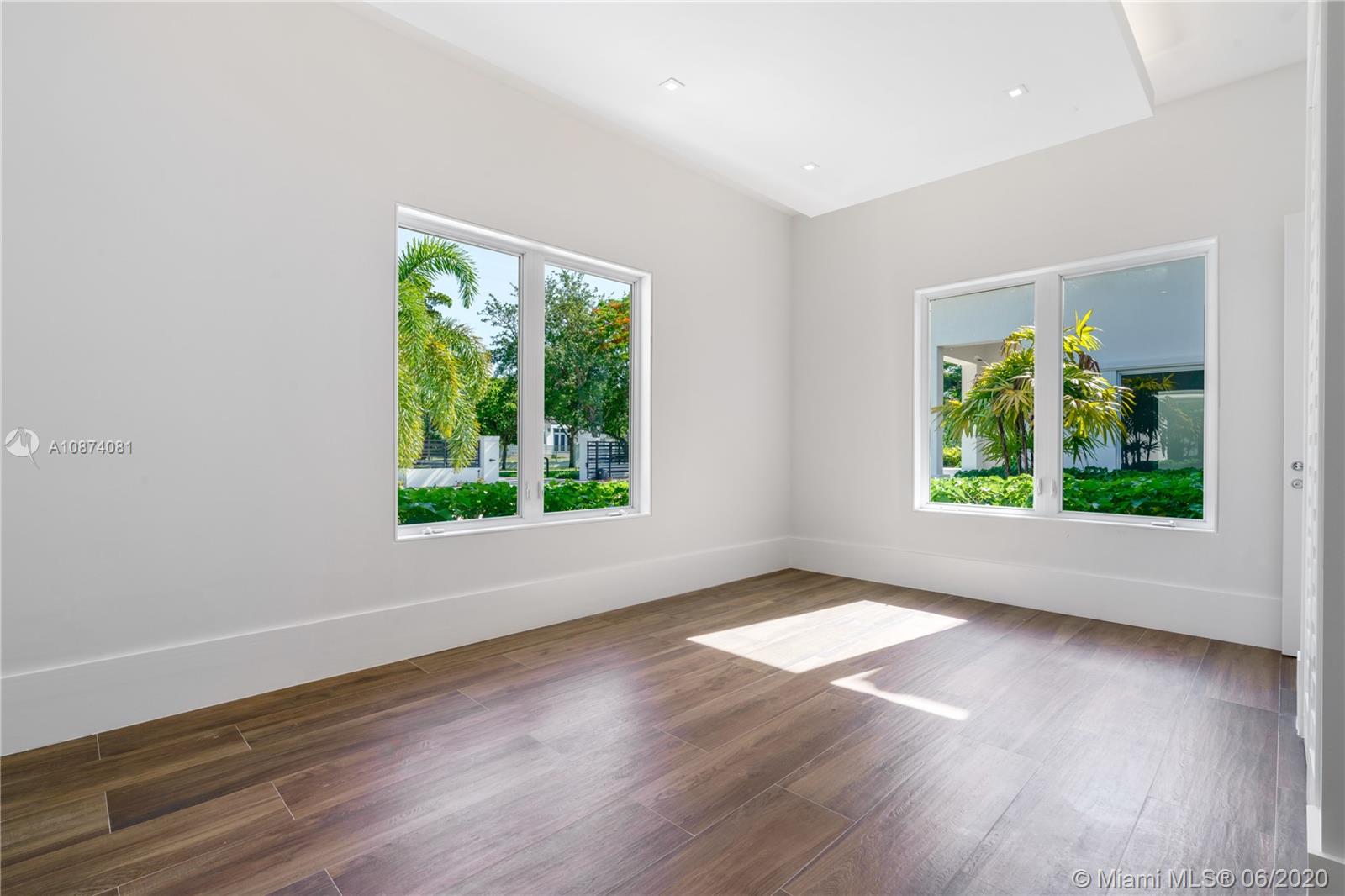 COLLINS ACRES - Residential