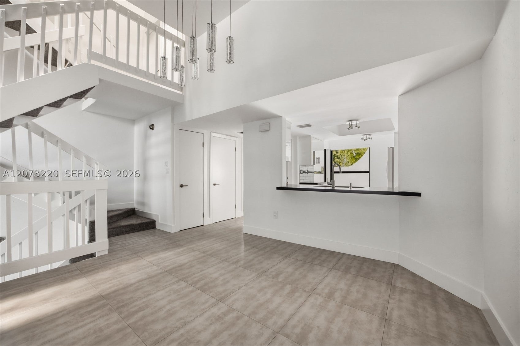 3233 Mary St 4
