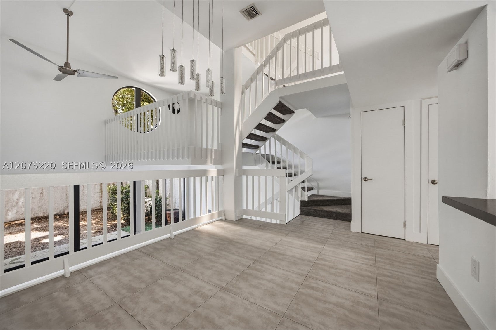 3233 Mary St 4