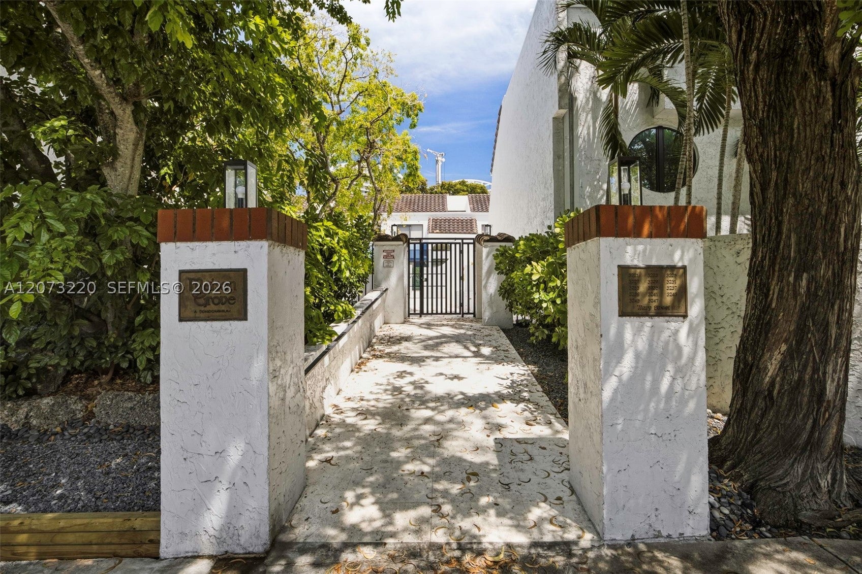 3233 Mary St 4
