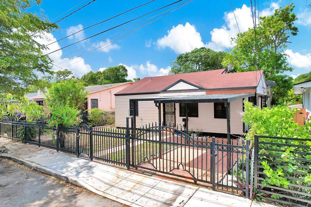250 NW 43rd St 1
