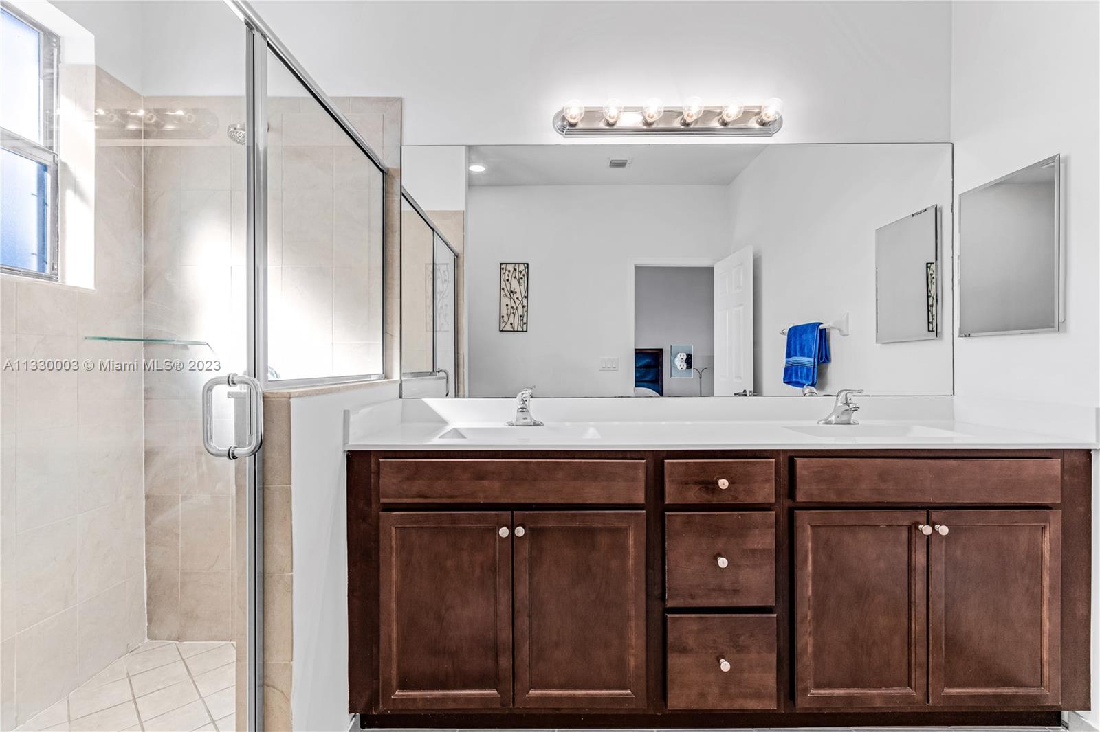 BAYWINDS OF GALAPAGOS FIR - Residential