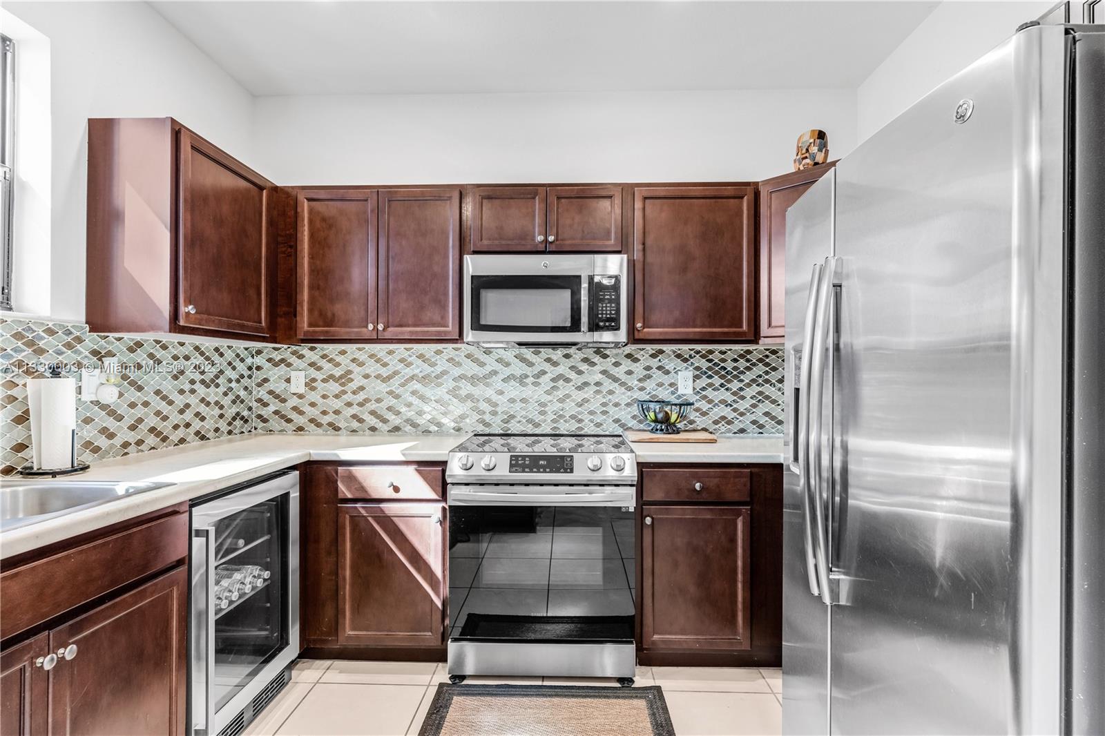 BAYWINDS OF GALAPAGOS FIR - Residential