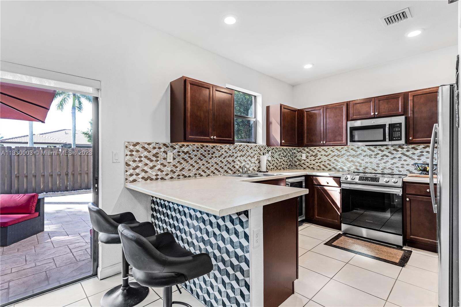 BAYWINDS OF GALAPAGOS FIR - Residential