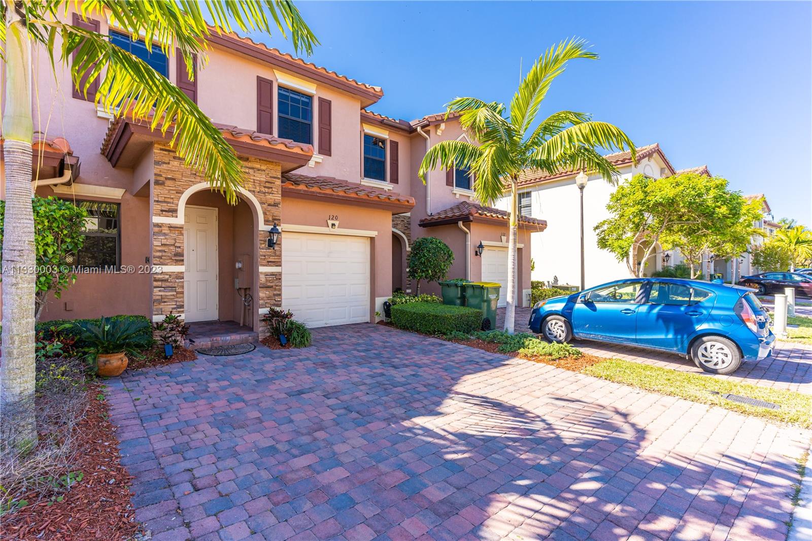 BAYWINDS OF GALAPAGOS FIR - Residential