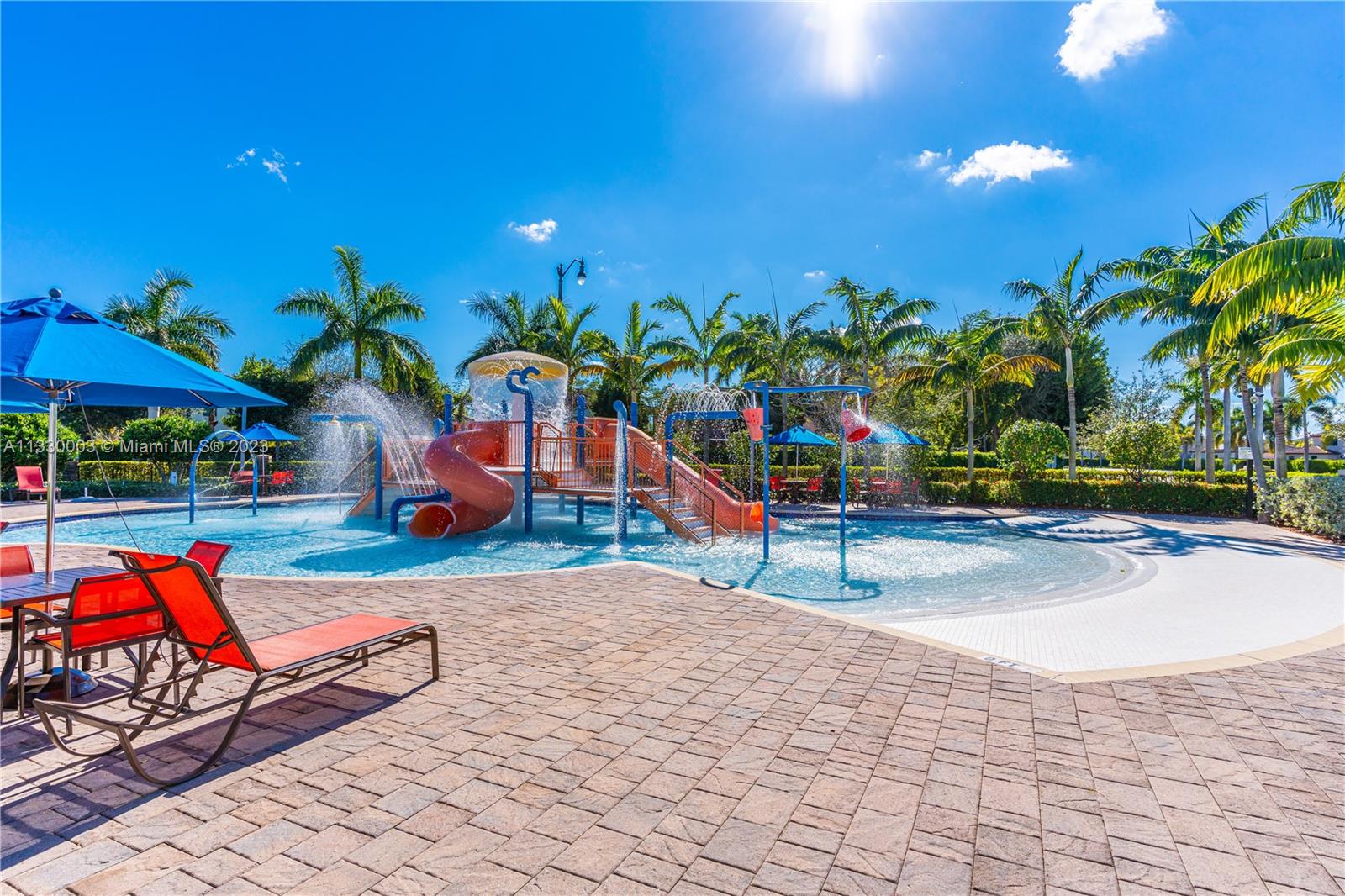 BAYWINDS OF GALAPAGOS FIR - Residential