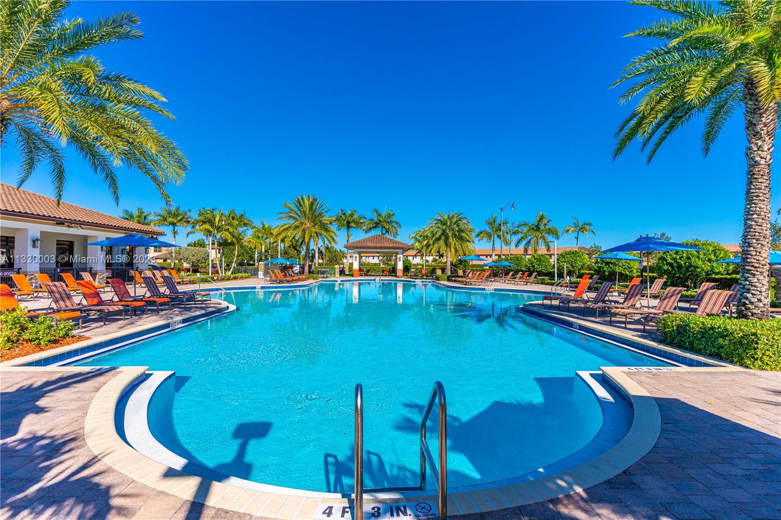 BAYWINDS OF GALAPAGOS FIR - Residential