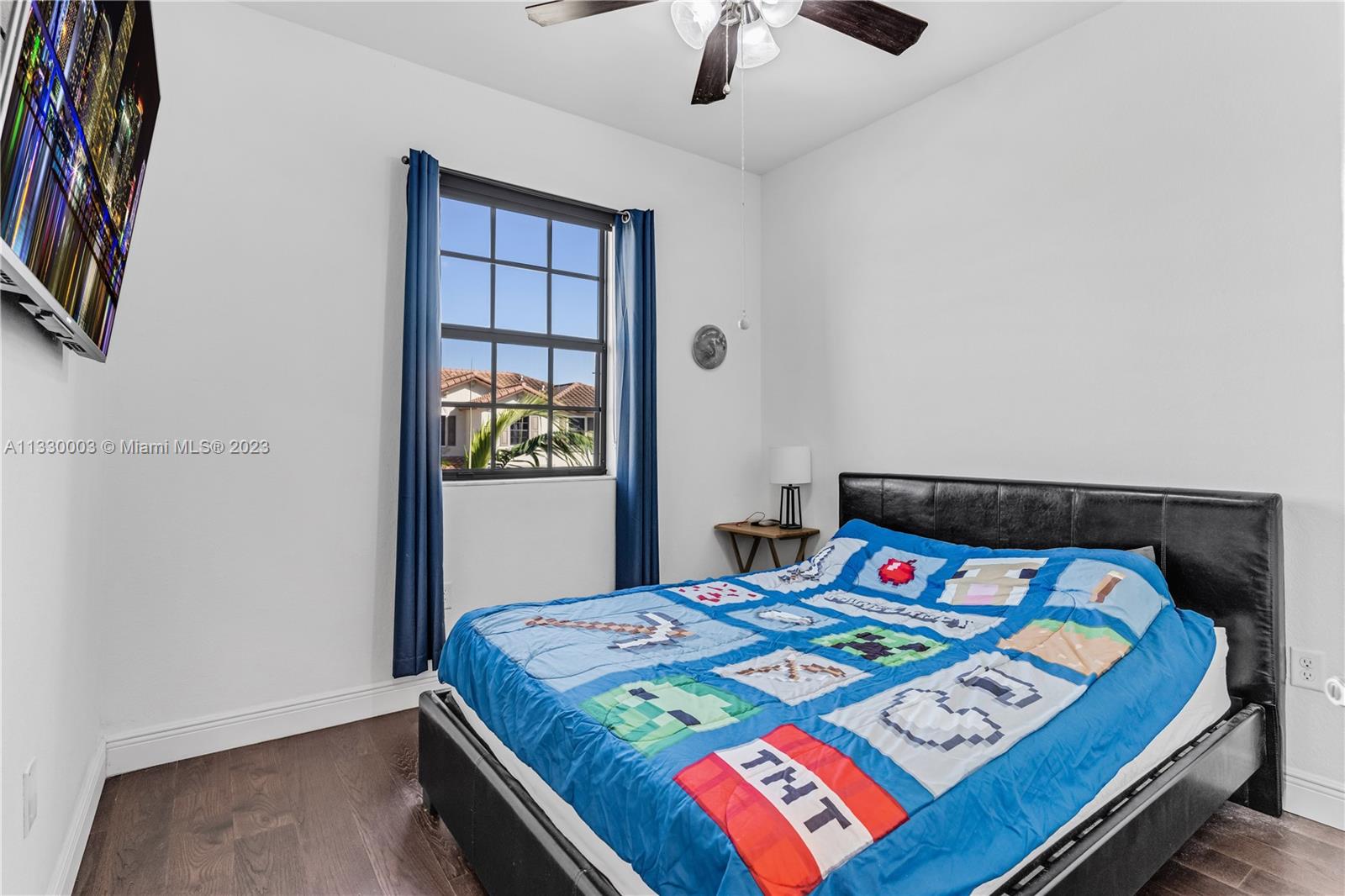 BAYWINDS OF GALAPAGOS FIR - Residential