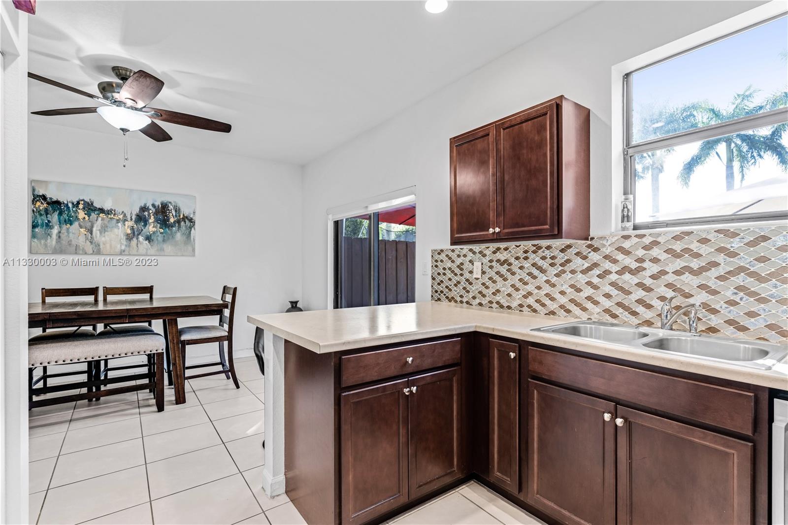 BAYWINDS OF GALAPAGOS FIR - Residential